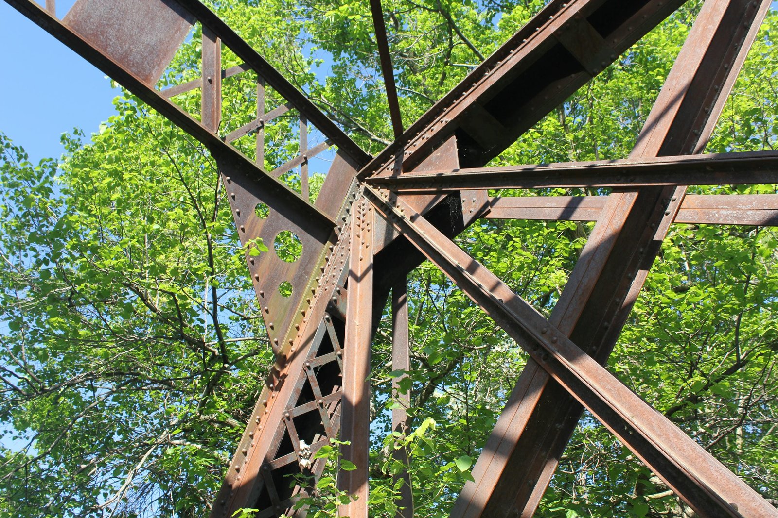 Upper angle connection